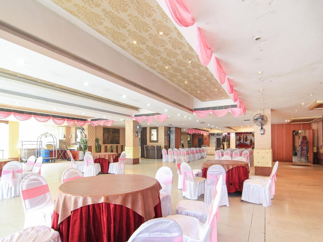 Oyo 3683 De Global Park Hotel Hasanganj Luaran gambar
