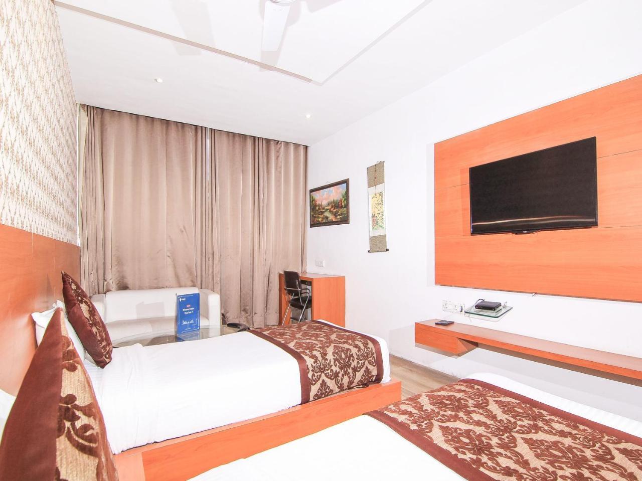 Oyo 3683 De Global Park Hotel Hasanganj Luaran gambar