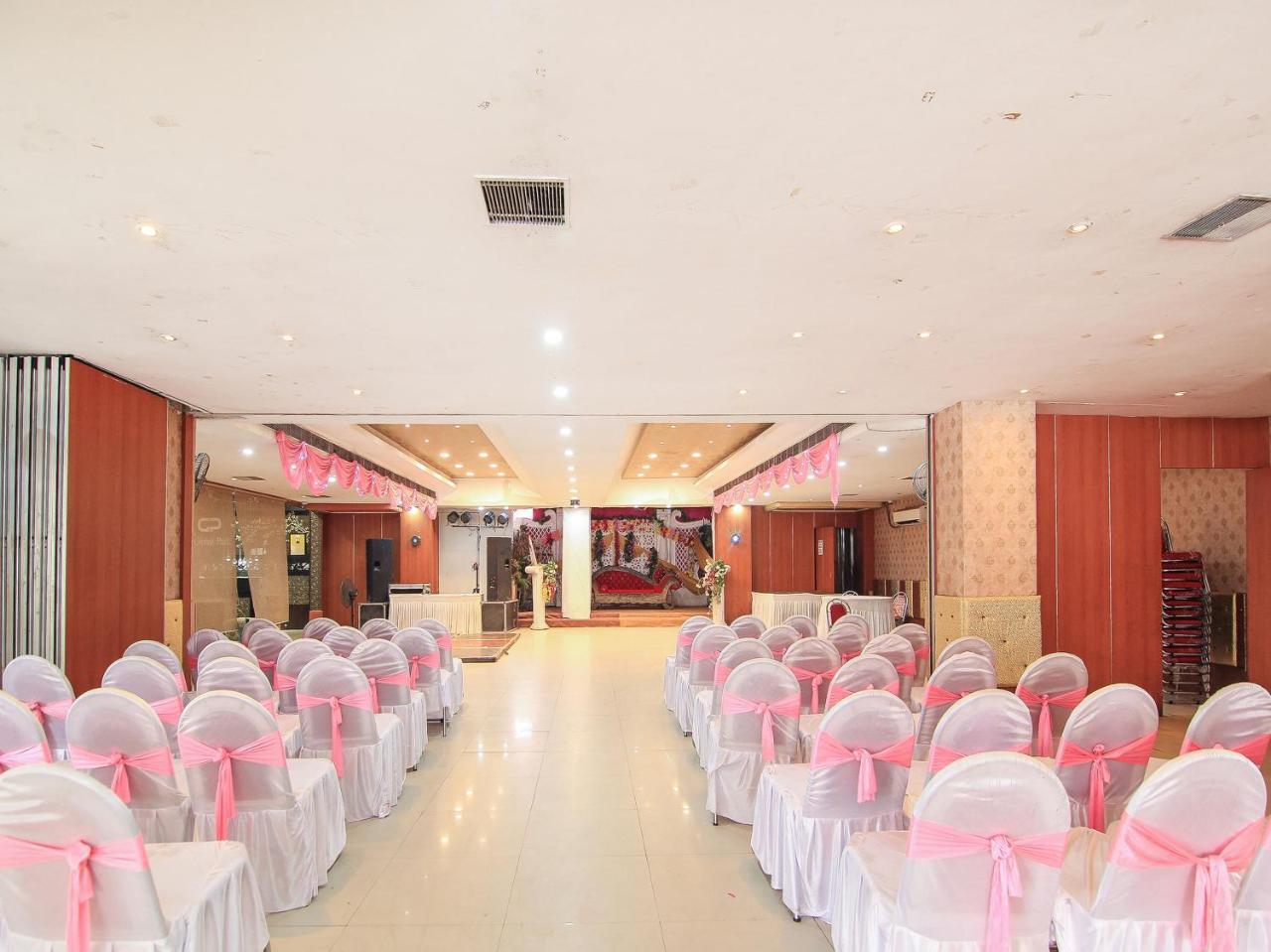 Oyo 3683 De Global Park Hotel Hasanganj Luaran gambar