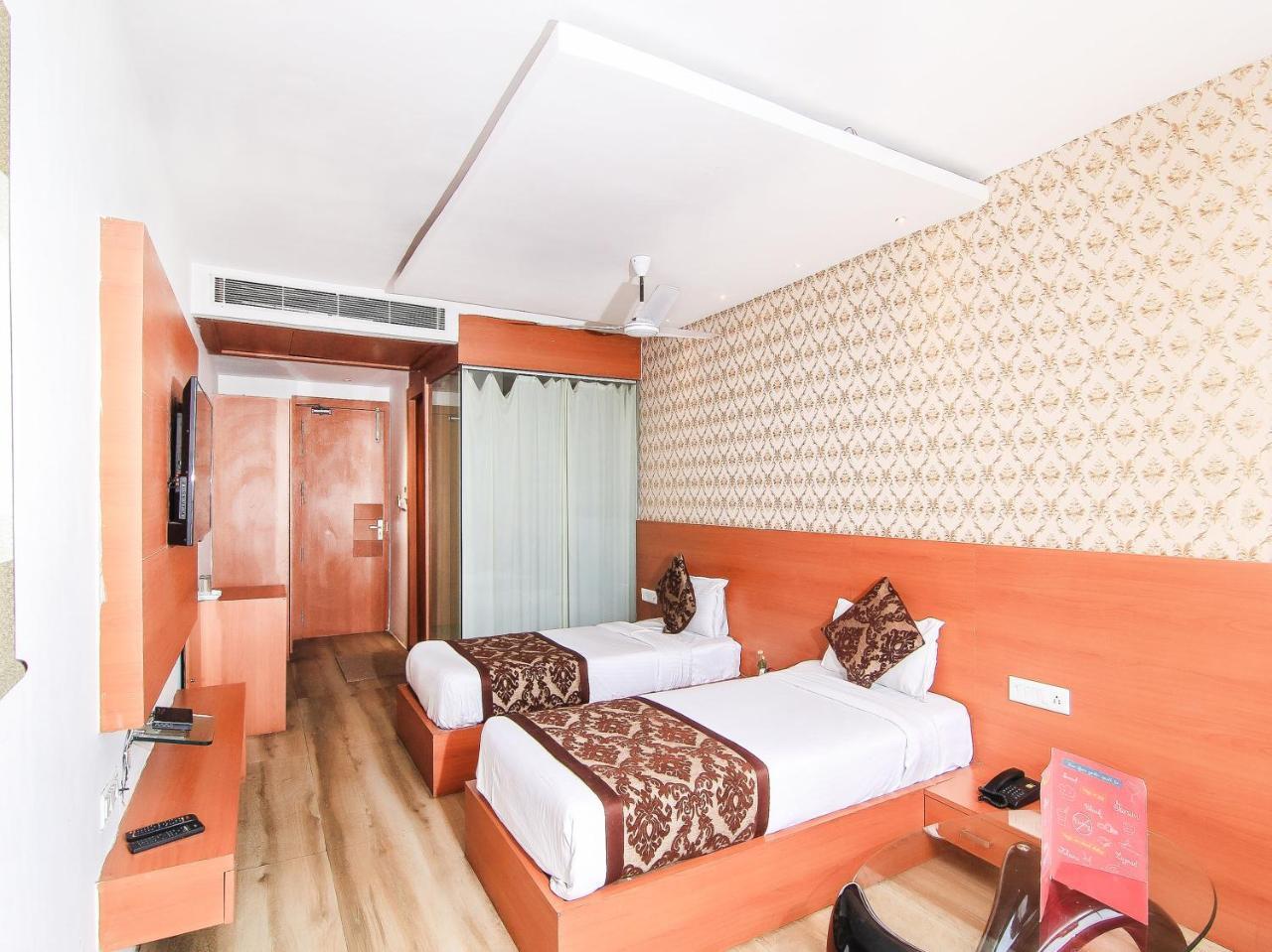 Oyo 3683 De Global Park Hotel Hasanganj Luaran gambar