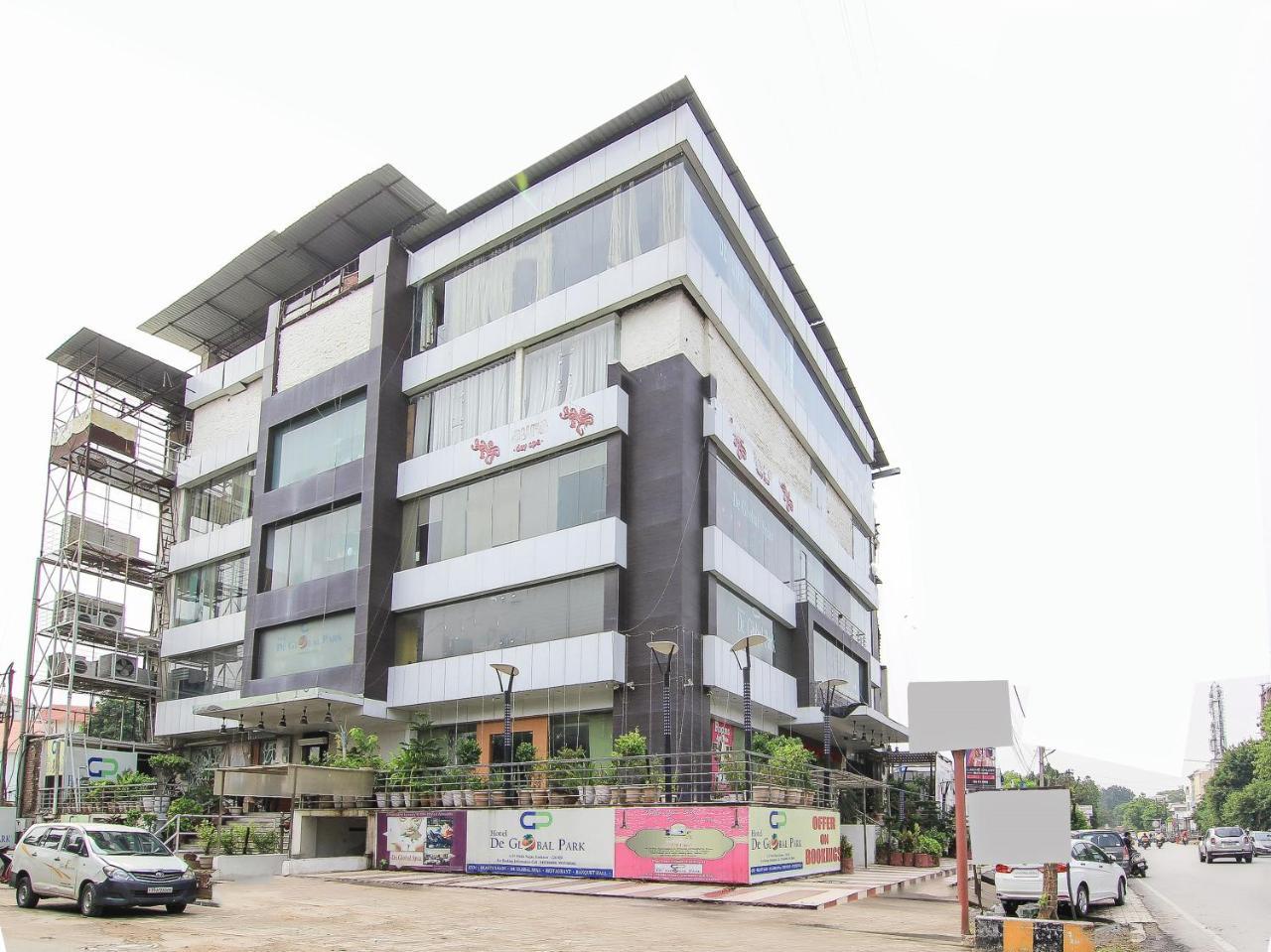 Oyo 3683 De Global Park Hotel Hasanganj Luaran gambar