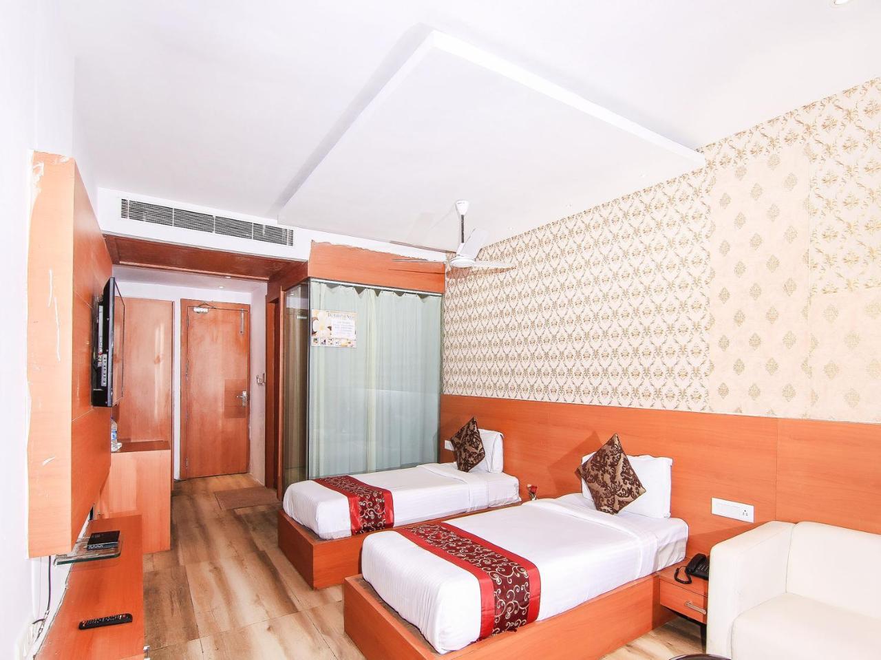 Oyo 3683 De Global Park Hotel Hasanganj Luaran gambar