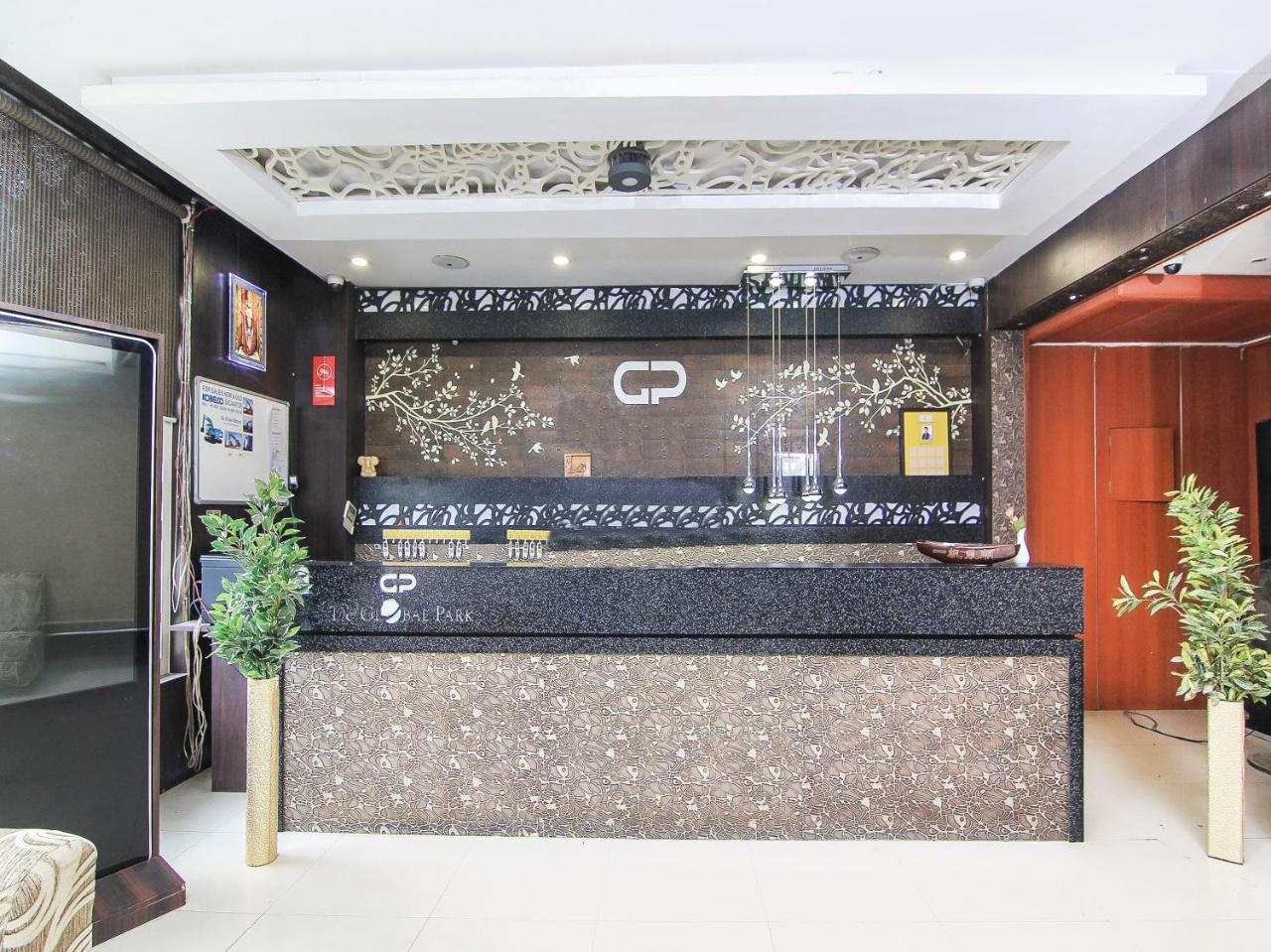 Oyo 3683 De Global Park Hotel Hasanganj Luaran gambar