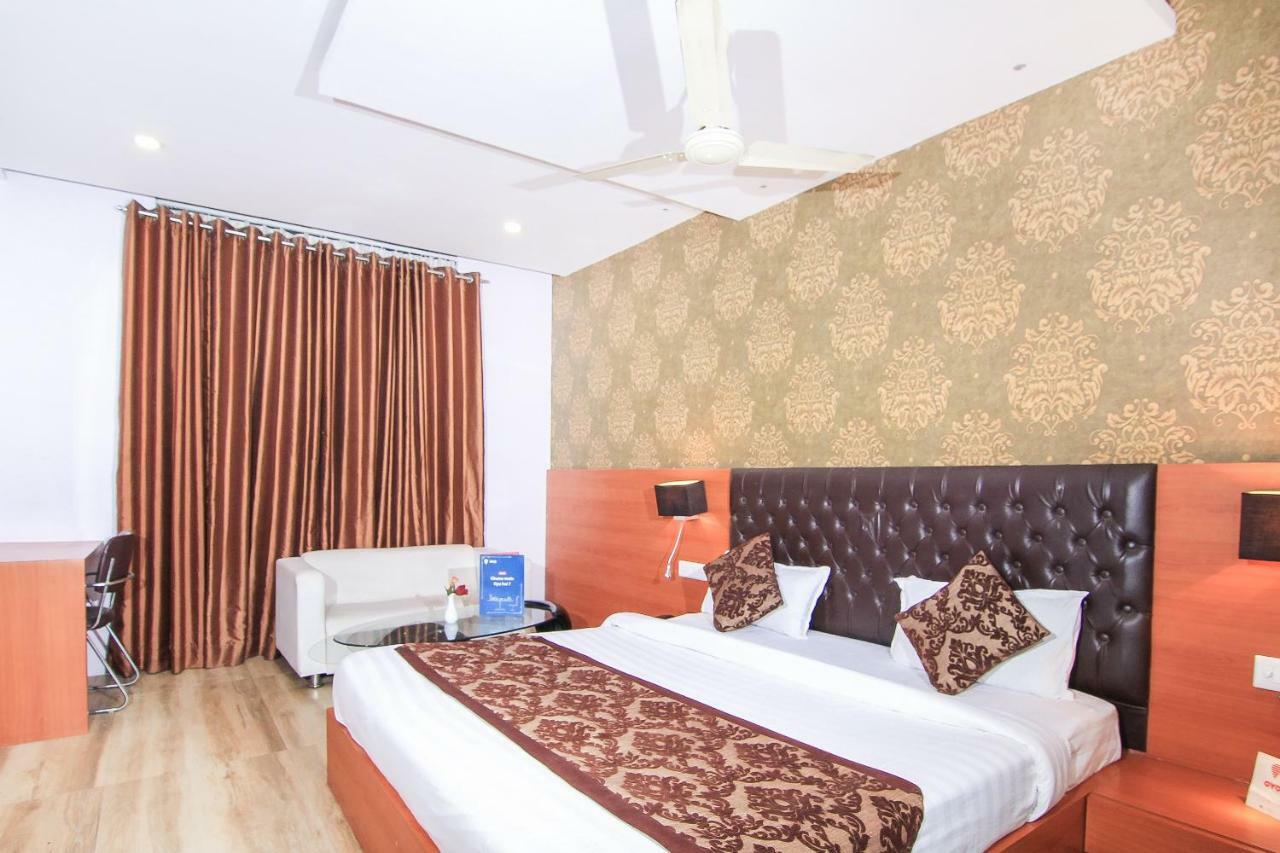 Oyo 3683 De Global Park Hotel Hasanganj Luaran gambar