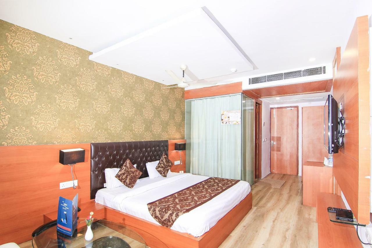 Oyo 3683 De Global Park Hotel Hasanganj Luaran gambar