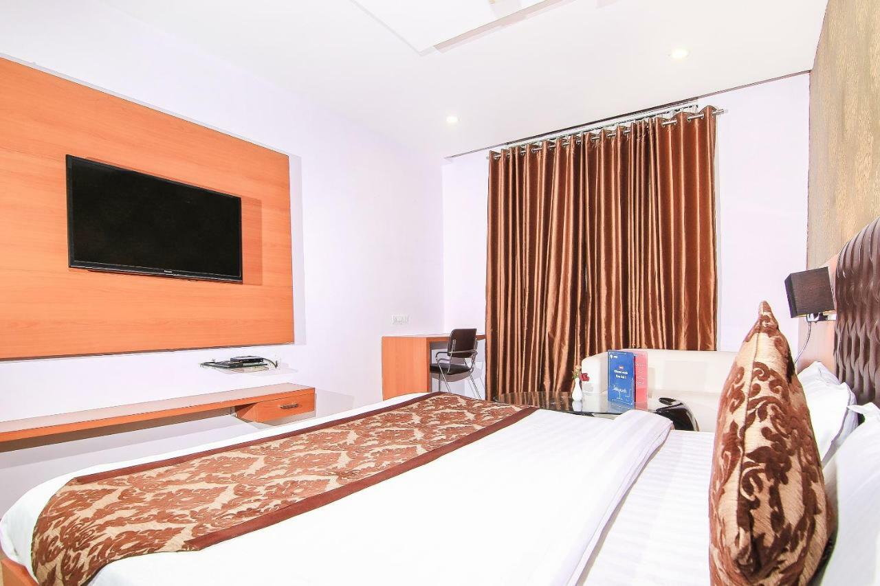 Oyo 3683 De Global Park Hotel Hasanganj Luaran gambar